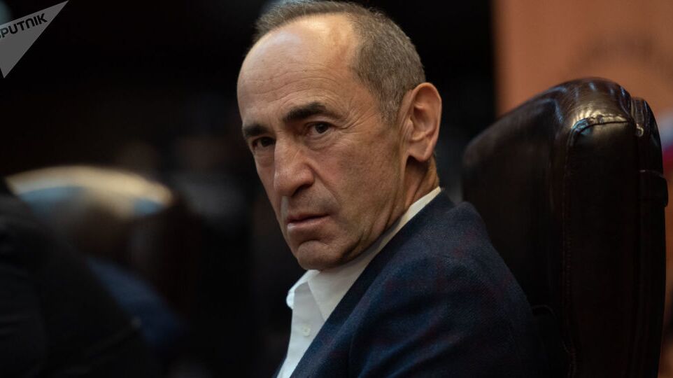 Кочарян подал в суд на ЦИК Армении