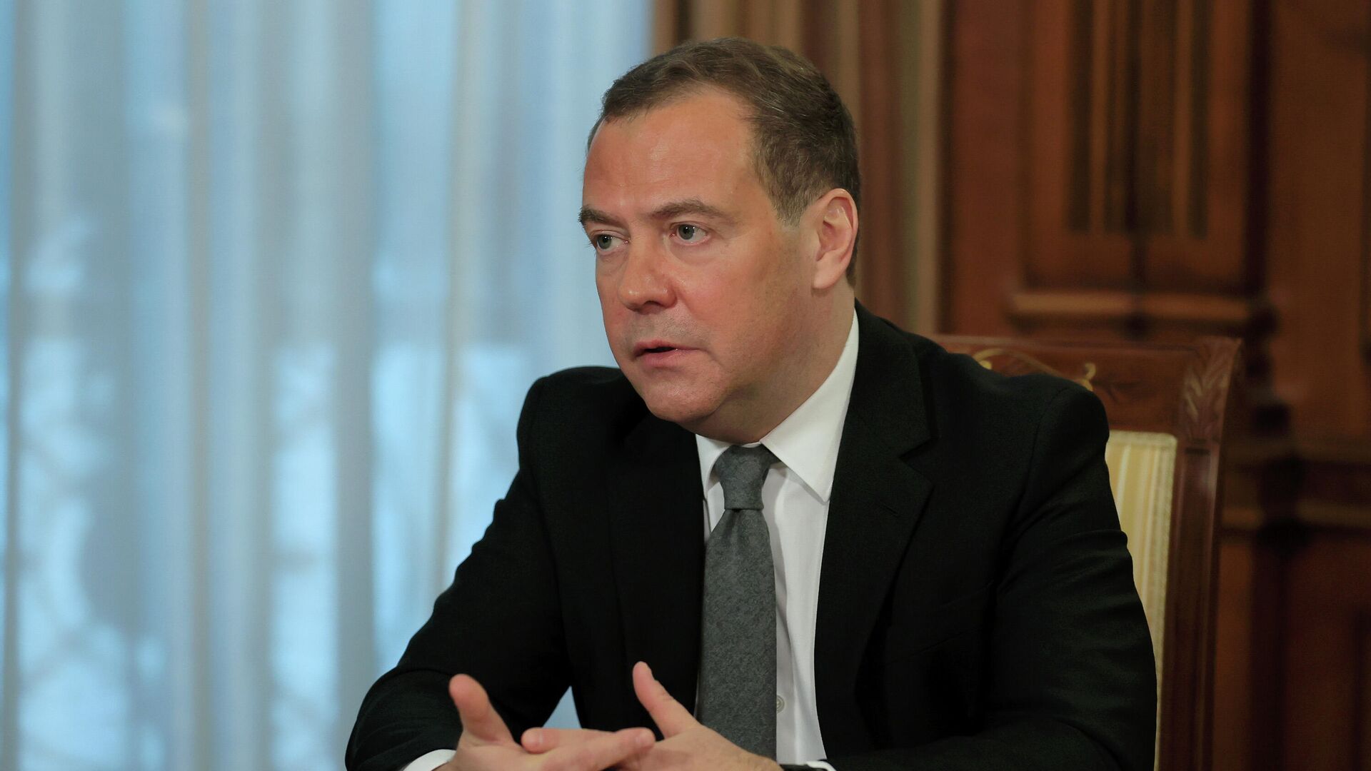 Медведев: Россия предлагала варианты урегулирования иранской ядерной проблемы