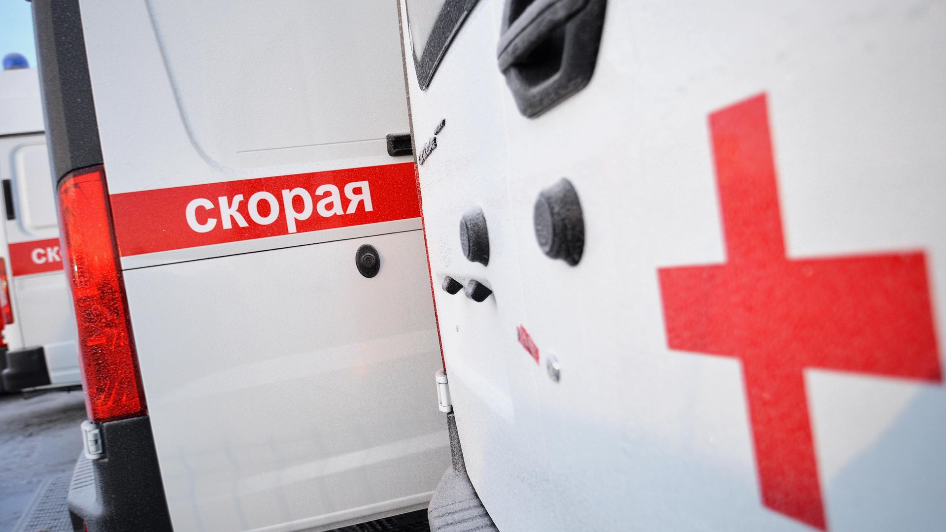 Дрон ВСУ атаковал автомобиль сотрудников «Херсонэнерго» в Каховке