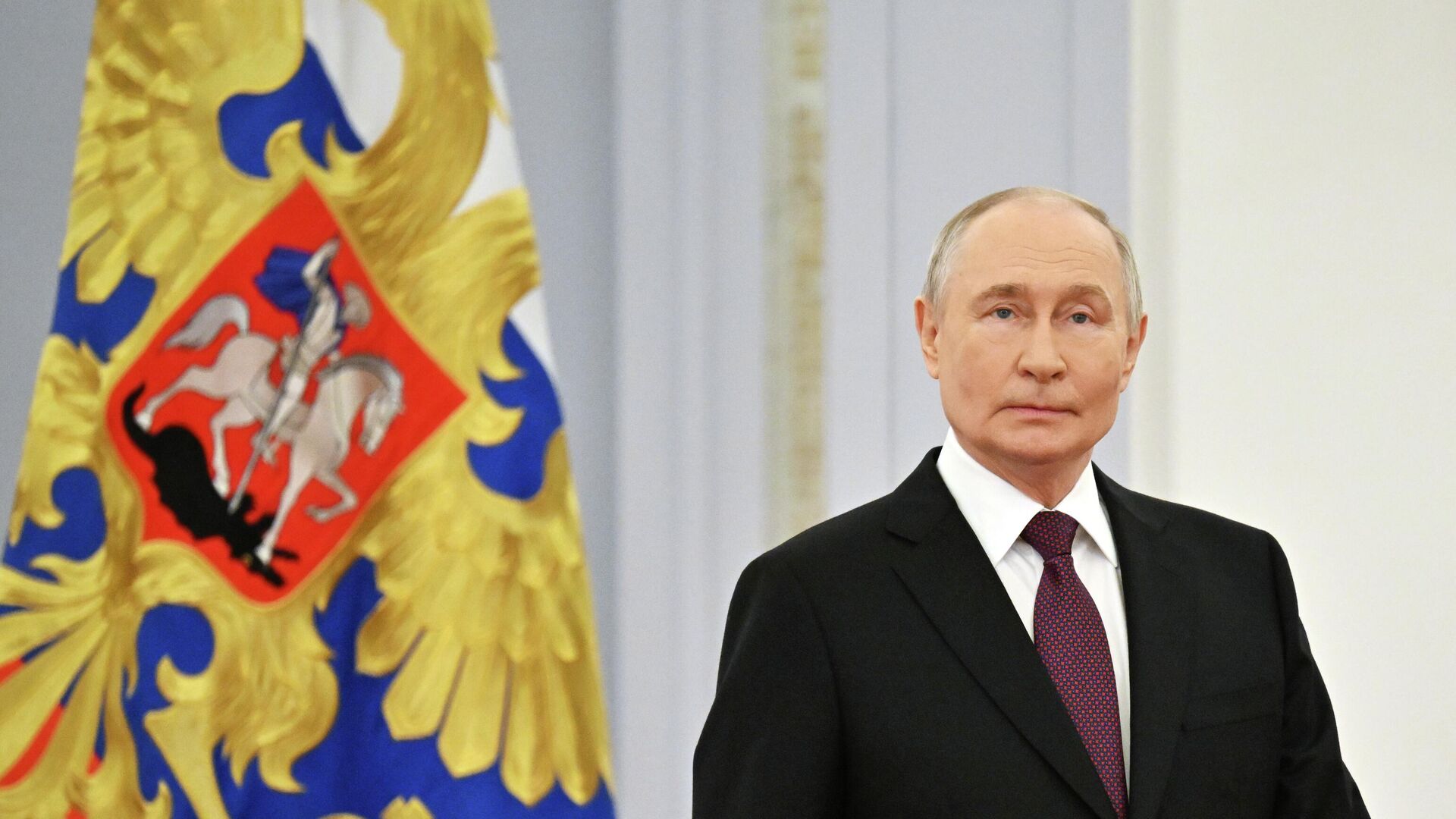 Путин заявил, что учителя играют ключевую роль в обществе