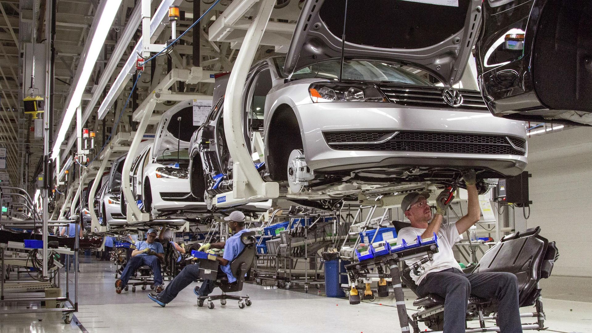 Volkswagen планирует уволить еще 12 тысяч сотрудников