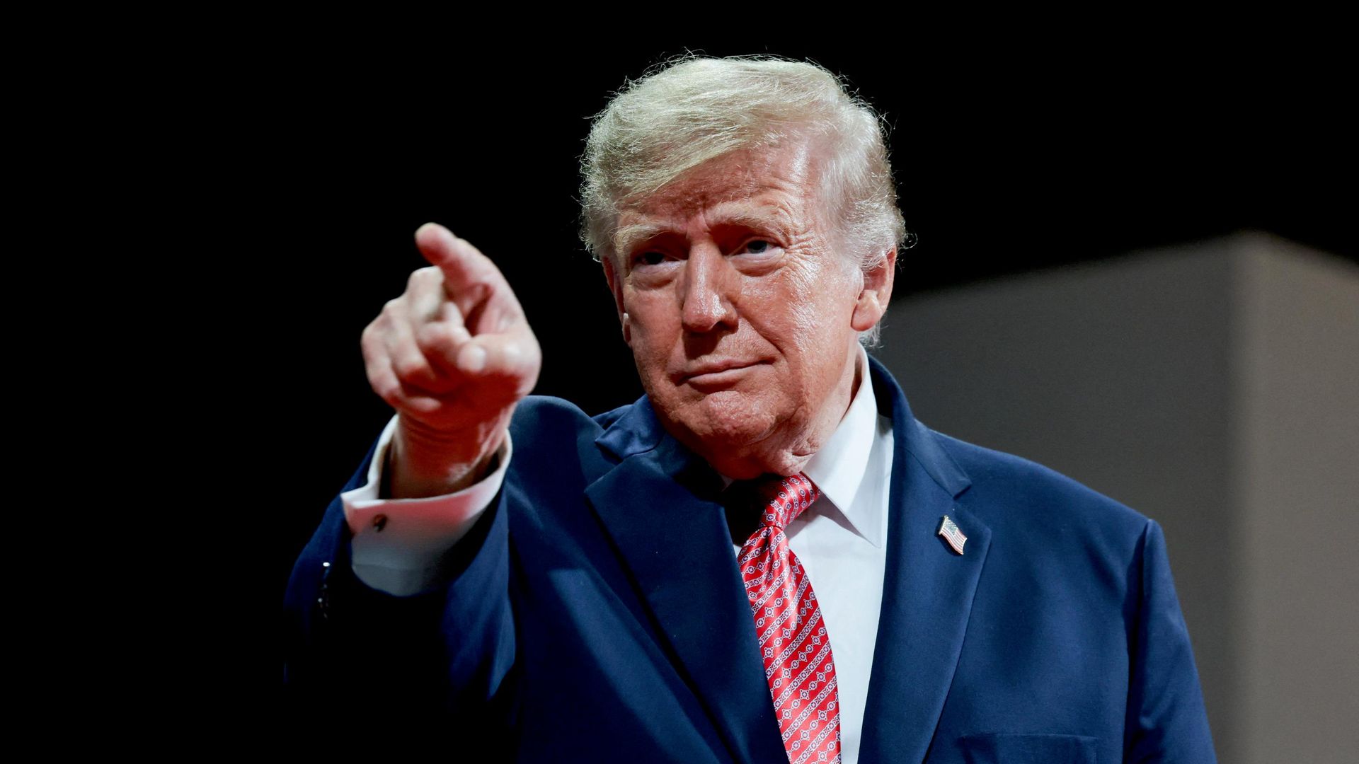 Трамп утверждает, что Сорос финансирует протестующих против него